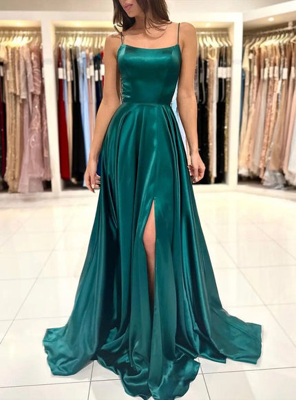 Robe invitée de mariage vert émeraude élégante, longue avec fente et sans manches, idéale pour soirée chic.