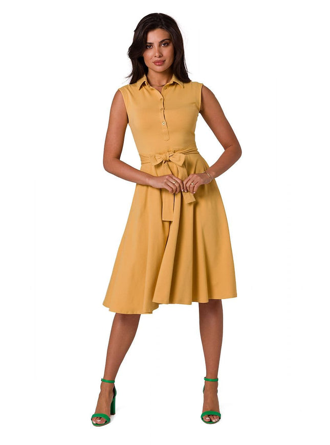 Robe jaune midi casual chic sans manches avec ceinture pour une silhouette élégante, idéale pour un événement décontracté ou une sortie en journée.