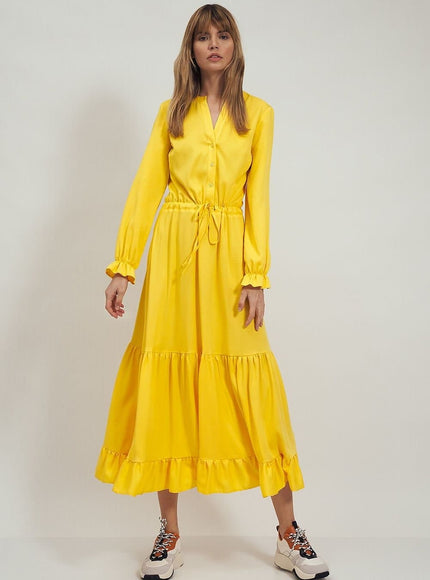 Robe jaune fluide midi à manches longues idéale pour un cocktail, une soirée chic ou un événement de printemps.