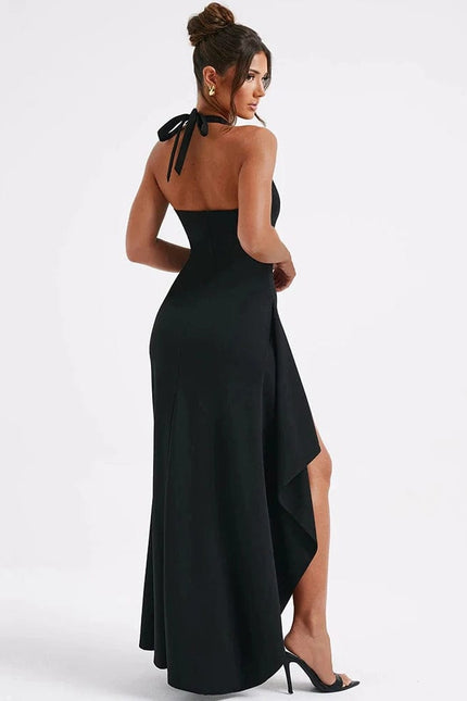 Robe longue noire élégante avec décolleté dos nu et fente, idéale pour soirée chic ou événement cocktail.