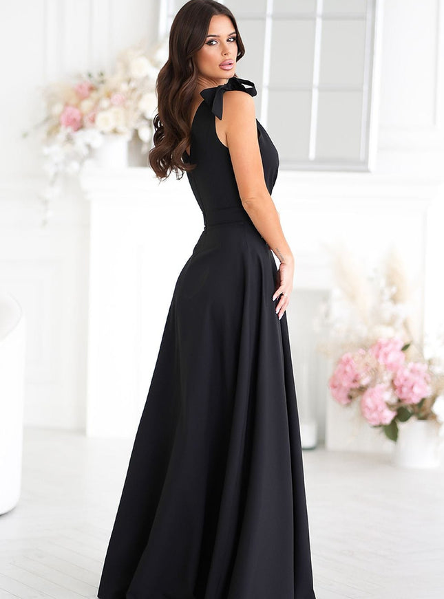 Robe de soirée chic noire longue sans manches parfaite pour un mariage invité élégante et sophistiquée.