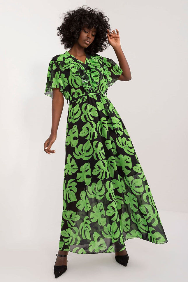 Robe d'été verte longue et fluide à manches courtes pour femme, idéale pour une allure décontractée et élégante.