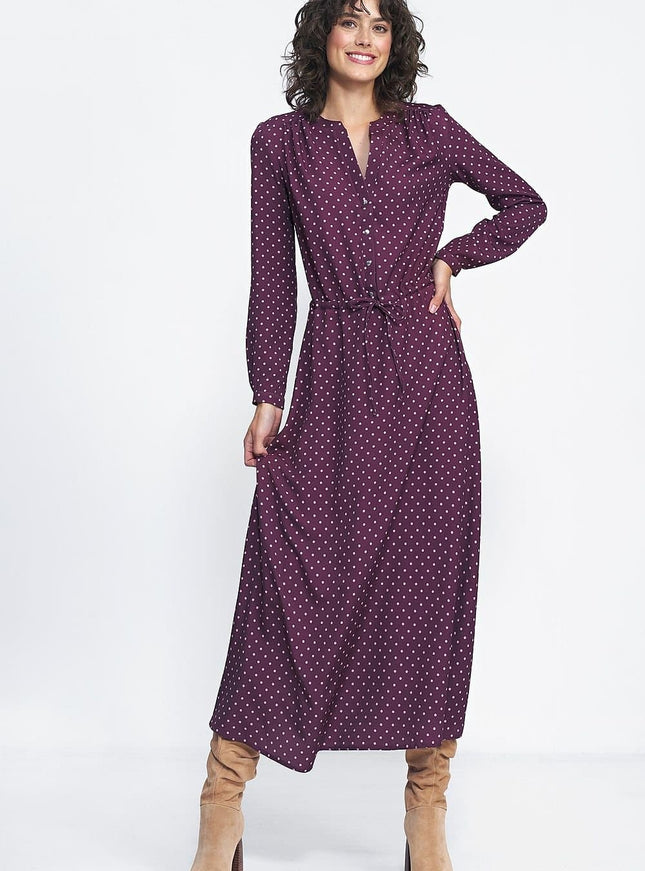 Robe longue violette à pois pour soirée chic, manches longues et ceinturée, tendance et élégante.