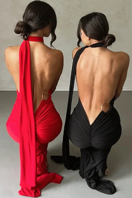 Robe longue rouge et noire dos nu chic, idéale pour soirée ou gala, avec silhouette moulante et design élégant pour femmes.