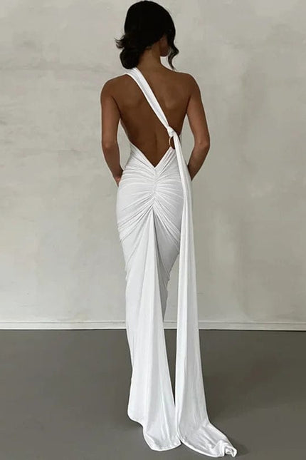 Robe longue blanche dos nu chic pour soirée et mariage, style élégant avec détail drapé, idéale pour événement formel.