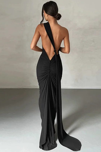 Robe longue noire dos nu chic pour soirées, style élégant avec drapé et silhouette moulante, idéale pour gala ou mariage.