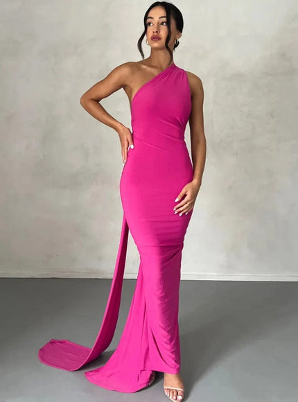 Robe longue rose chic pour soirée, style dos nu élégant, silhouette moulante et évasée pour gala ou mariage.