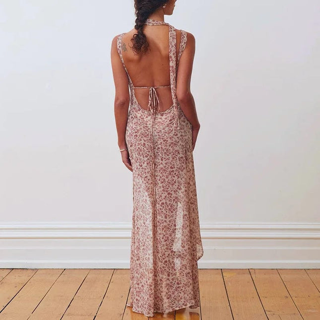 Robe longue florale bohème avec dos nu, parfaite pour mariage invité chic ou soirée estivale, en rose poudré.