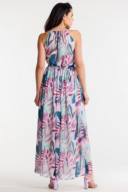 Robe longue fluide femme pour soirée d'été avec imprimé tropical rose et vert et sans manches.