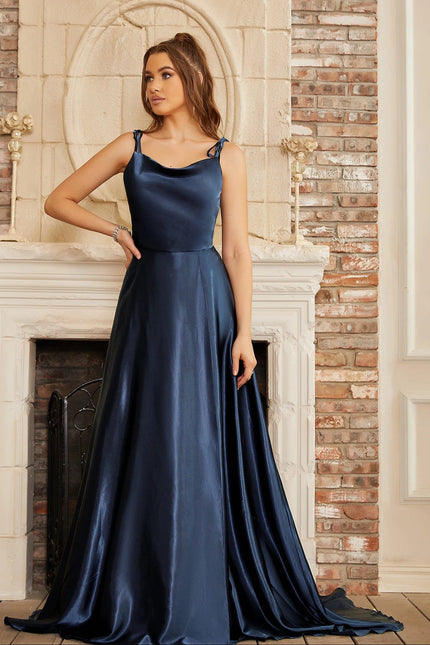 Robe longue bleue chic pour mariage invitée, sans manches avec détail fendu, idéale pour soirée élégante ou évènement spécial.