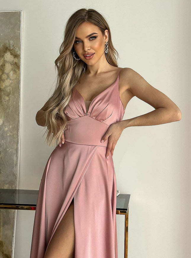 Robe soirée chic rose longue sans manches avec fente pour occasions élégantes et festives.