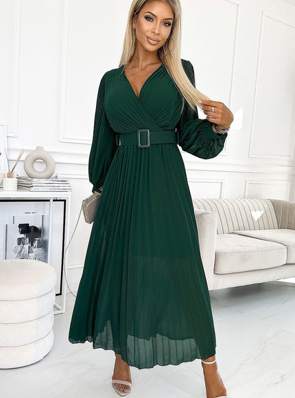 Robe soirée verte longue avec manches longues et ceinture, élégante pour gala ou mariage.