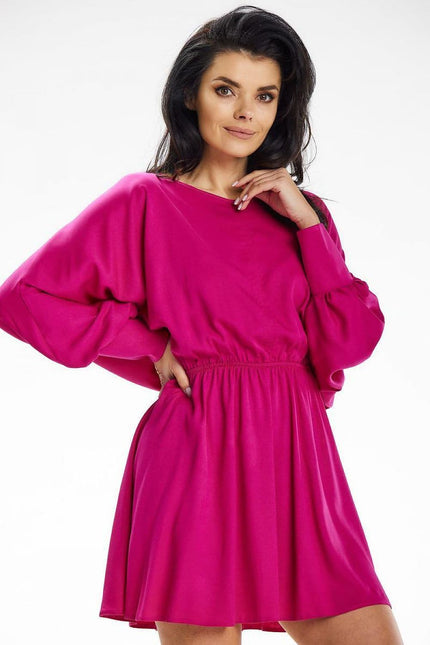 Robe soirée rose manches longues évasée courte, idéale pour cocktail ou évènement chic.