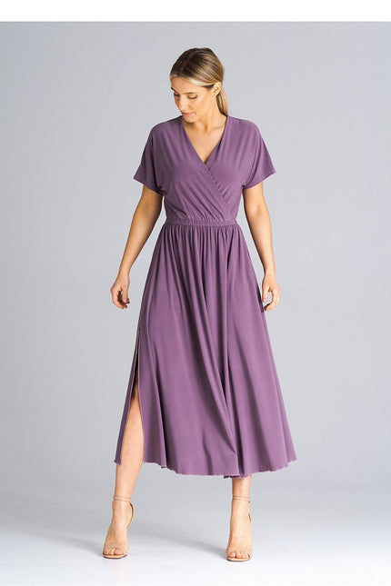 Robe cocktail midi élégante violette avec manches courtes, col en V, parfaite pour soirées et événements formels.