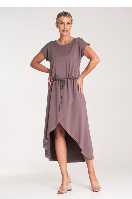 Robe terracotta asymétrique midi pour cocktail, style chic avec manches courtes et ceinture ajustable.