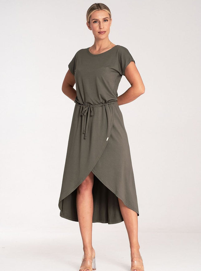 Robe verte midi décontractée avec manches courtes et ceinture pour style casual d'été.