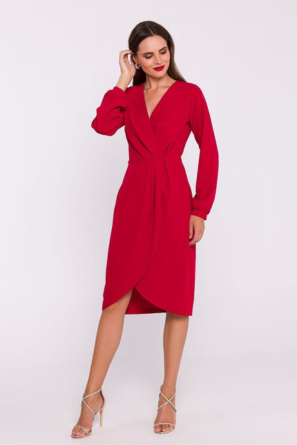 Robe rouge midi soirée chic manches longues pour cocktail ou événement élégant.