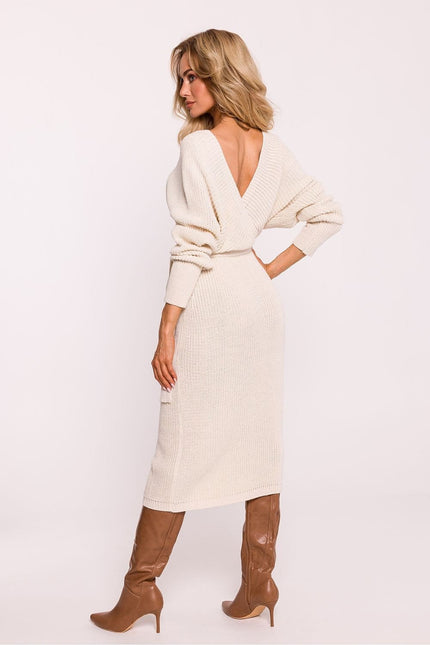 Robe pull beige manches longues midi dos nu pour soirée hiver femme.