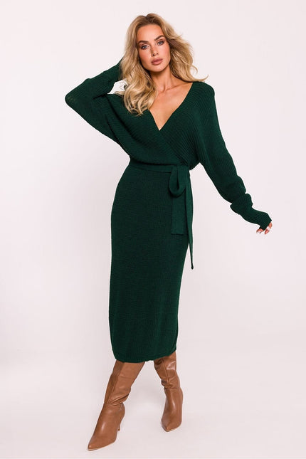 Robe pull verte midi à manches longues et col en V pour soirée simple ou événement casual, élégante et confortable.