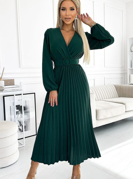 Robe soirée chic verte longue à manches longues et décolleté plongeant, parfaite pour événements élégants.