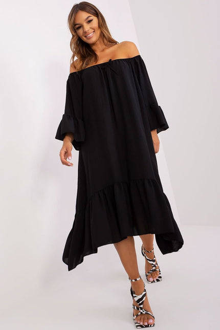 Robe noire soirée chic épaules dénudées mi-longue pour femme, idéale pour cocktail ou nouvel an.