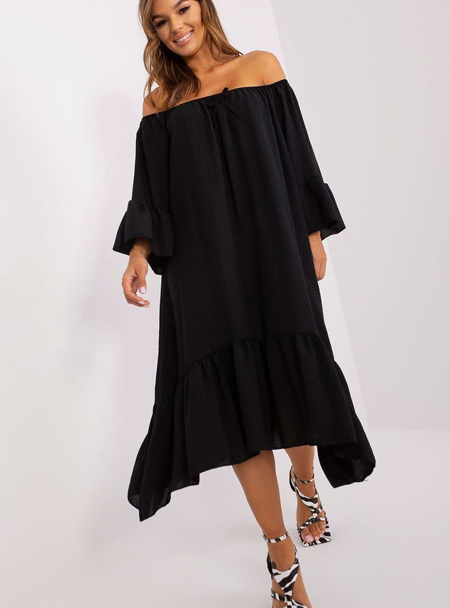 Robe noire soirée chic épaules dénudées mi-longue pour femme, idéale pour cocktail ou nouvel an.