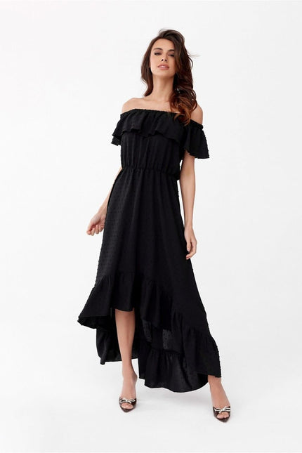 Robe bohème noire midi à épaules dénudées pour soirée chic ou cocktail.