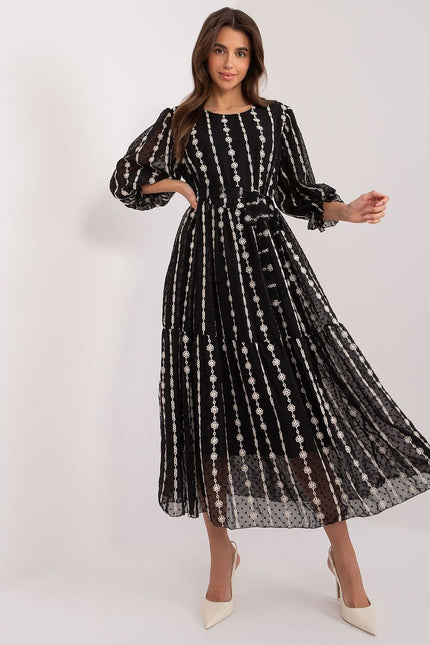 Robe soirée paillette noire midi à manches longues et silhouette trapèze, idéale pour un cocktail ou un événement élégant.