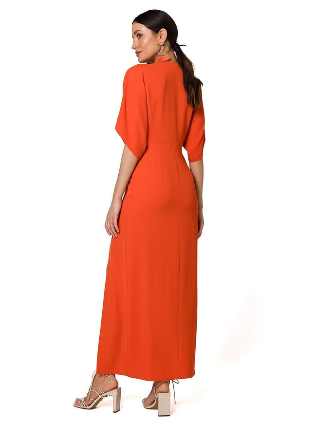 Robe soirée rouge fendue mi-longue avec manches courtes pour cocktail ou gala, silhouette droite, élégante et chic.