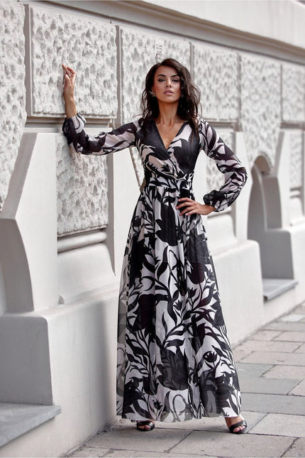 Robe longue à motif floral en noir et blanc, style bohème chic avec manches longues pour soirée.