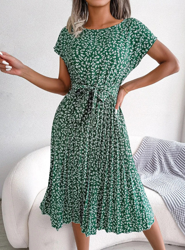 Robe verte midi à fleur avec ceinture à nouer pour cocktail ou soirée d'été à manches courtes et style bohème.