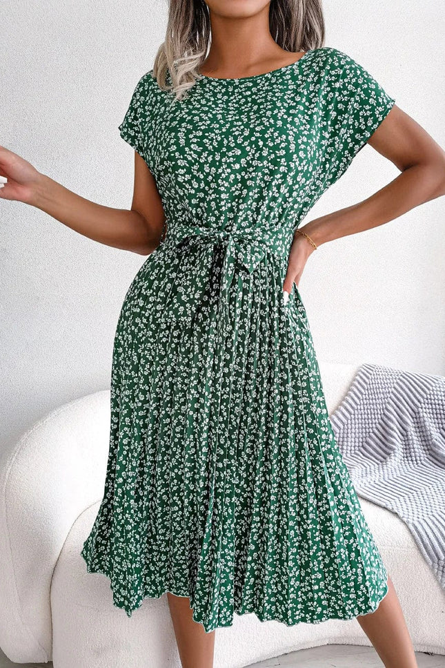 Robe verte midi à fleur avec ceinture à nouer pour cocktail ou soirée d'été à manches courtes et style bohème.