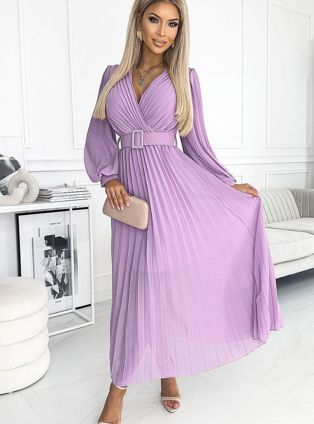 Robe de soirée longue violette avec ceinture, manches longues et décolleté en V, élégante pour gala ou événement chic.