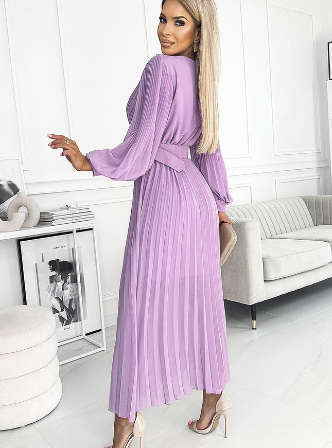 Robe de soirée chic violette longue à manches longues et ceinturée idéale pour cocktail ou gala.