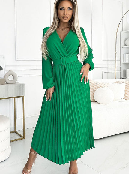 Robe verte longue ceinturée à manches longues pour soirée chic, idéale pour une tenue élégante et tendance.