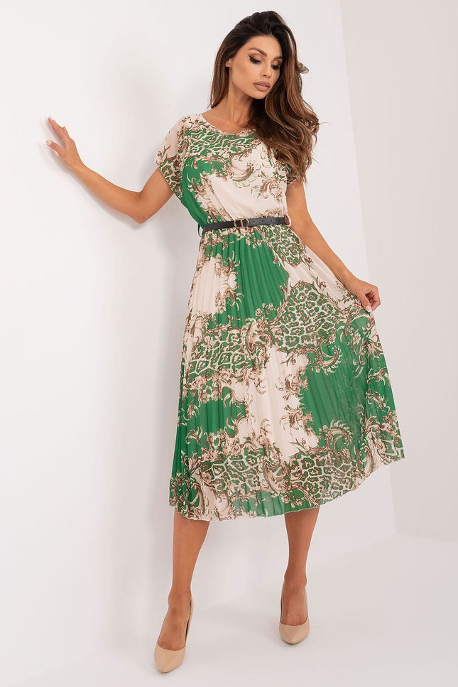 Robe verte midi fleurie avec manches courtes pour soirée chic ou événement estival.