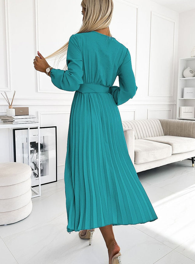 Robe soirée chic verte midi moulante avec manches longues, parfaite pour cocktail ou évènement gala.