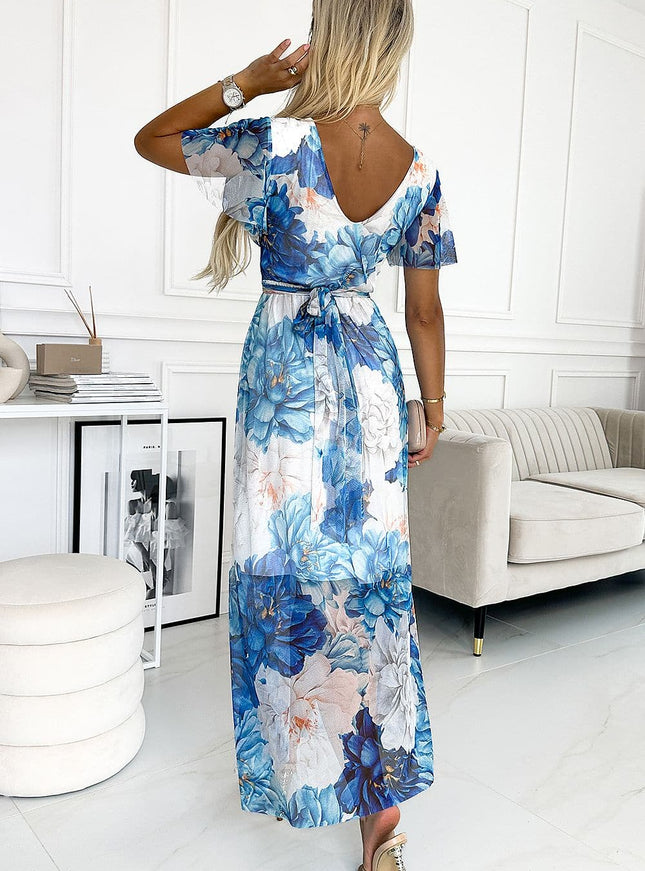 Robe florale bleue midi d'été avec manches courtes et silhouette trapèze, parfaite pour soirée et événements estivaux.