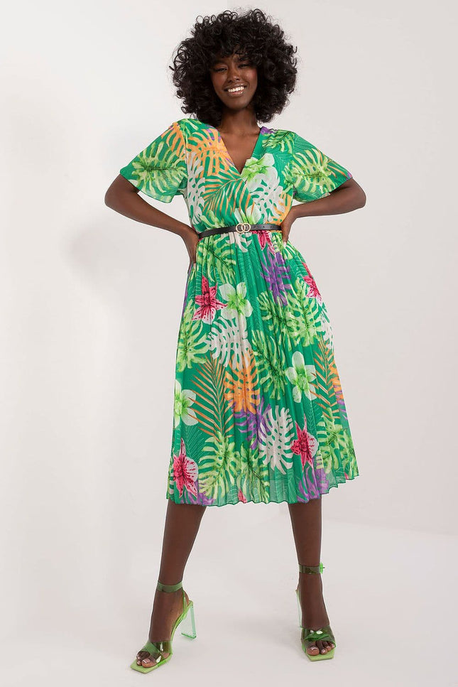 Robe d'été fleurie midi verte à manches courtes pour un style frais et tendance, idéale pour des journées ensoleillées ou des pique-niques champêtres.