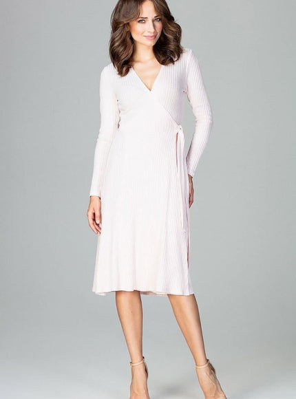 Robe portefeuille rose midi à manches longues, idéale pour cocktail ou soirée chic, silhouette trapèze confortable.