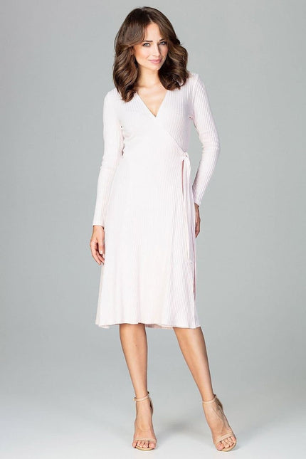 Robe portefeuille rose midi à manches longues, idéale pour cocktail ou soirée chic, silhouette trapèze confortable.