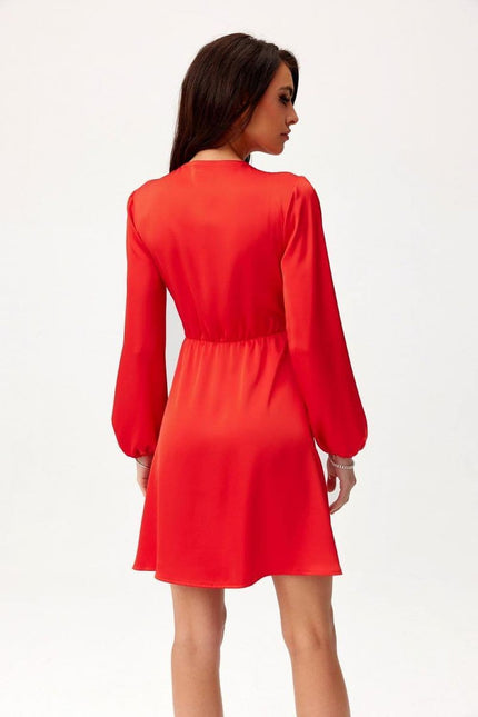 Robe rouge soirée chic midi moulante avec manches longues, idéale pour cocktail ou évènement habillé.