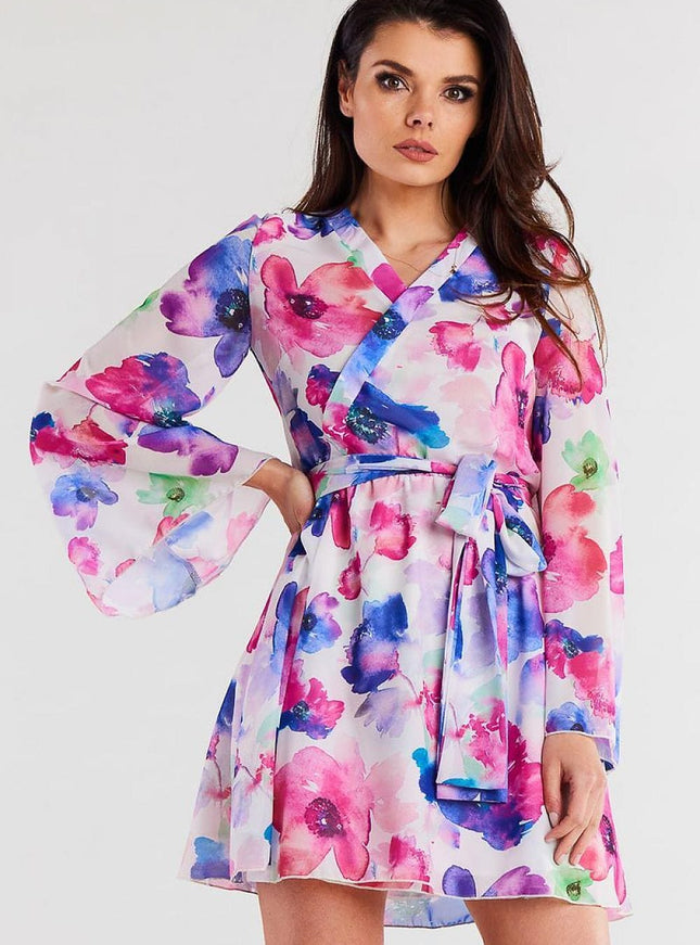 Robe fleurie courte à manches longues, style bohème chic, idéale pour cocktail ou soirée, couleur rose multicolore.