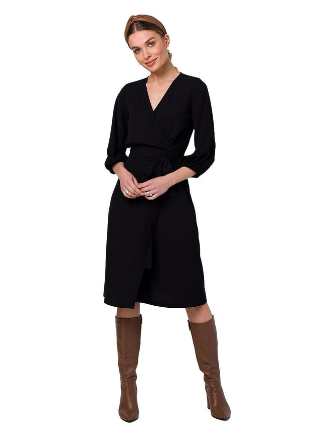 Robe noire chic midi avec manches longues pour soirée et cocktail, silhouette trapèze, idéale pour un événement élégant.