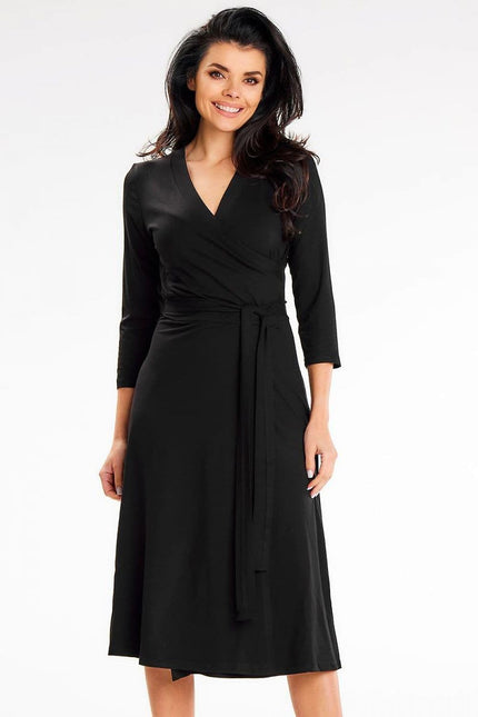 Robe soirée chic noire midi à manches longues et décolleté en V, idéale pour cocktail ou évènement formel.