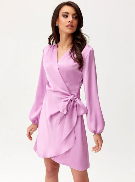 Robe soirée chic rose manche longue midi avec ceinture, élégante pour cocktail ou événement spécial.