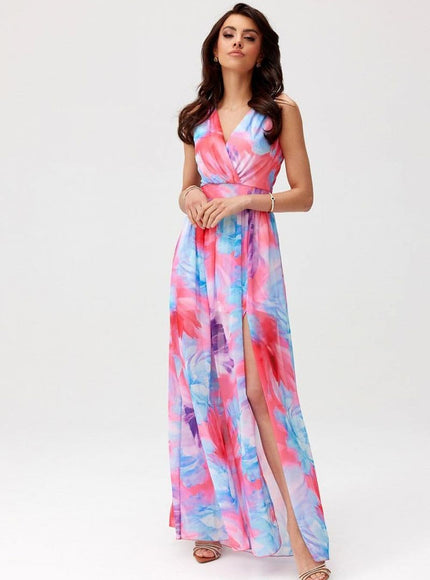 Robe d'été longue et fleurie sans manches, idéale pour beach parties et événements estivaux avec un style bohème chic.