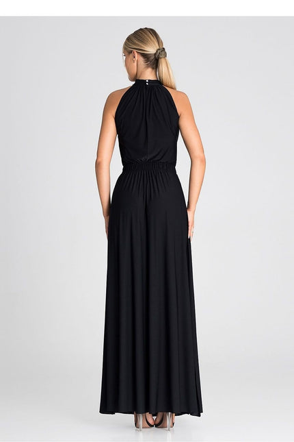 Robe noire longue élégante pour soirée, style dos nu avec silhouette trapèze et sans manches.