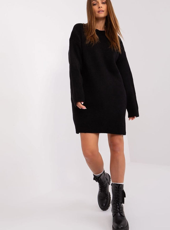 Robe pull noire manches longues, style casual et confortable, longueur courte pour sorties quotidiennes.