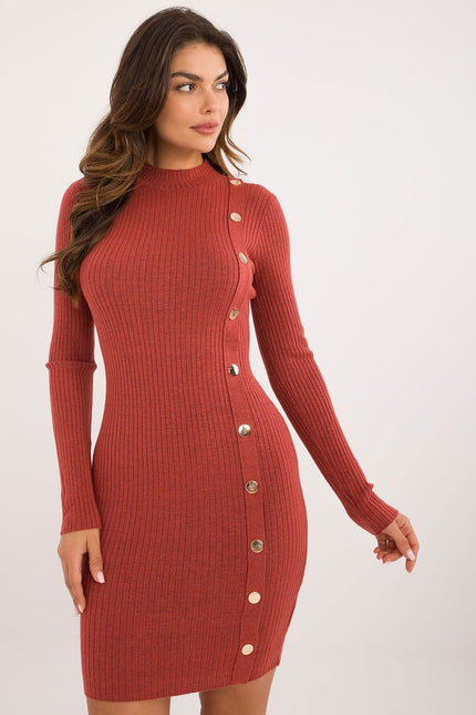 Robe pull rouge courte moulante manches longues boutonnée pour soirée hiver femme.